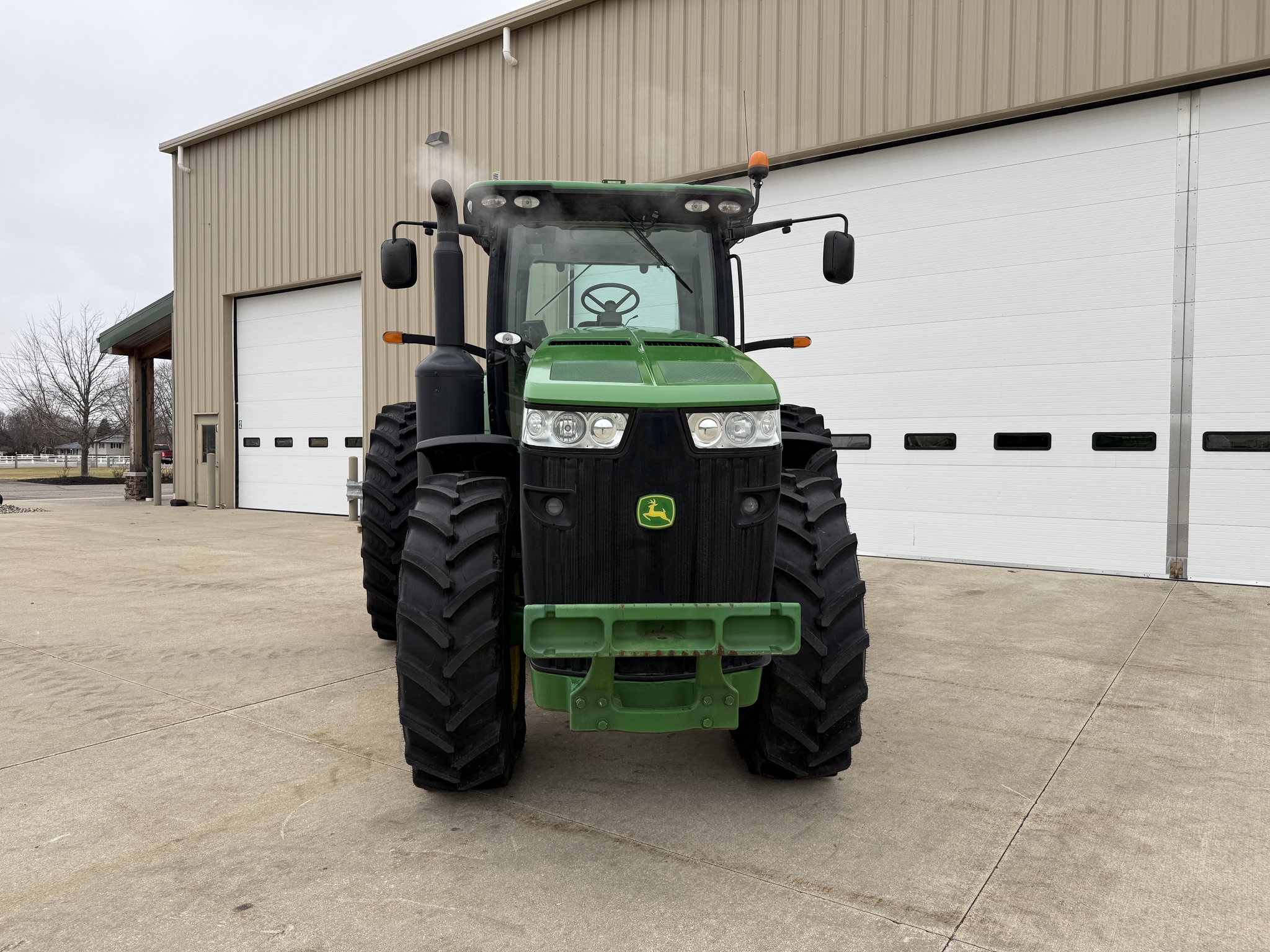 2012 John Deere 8235R Image 8