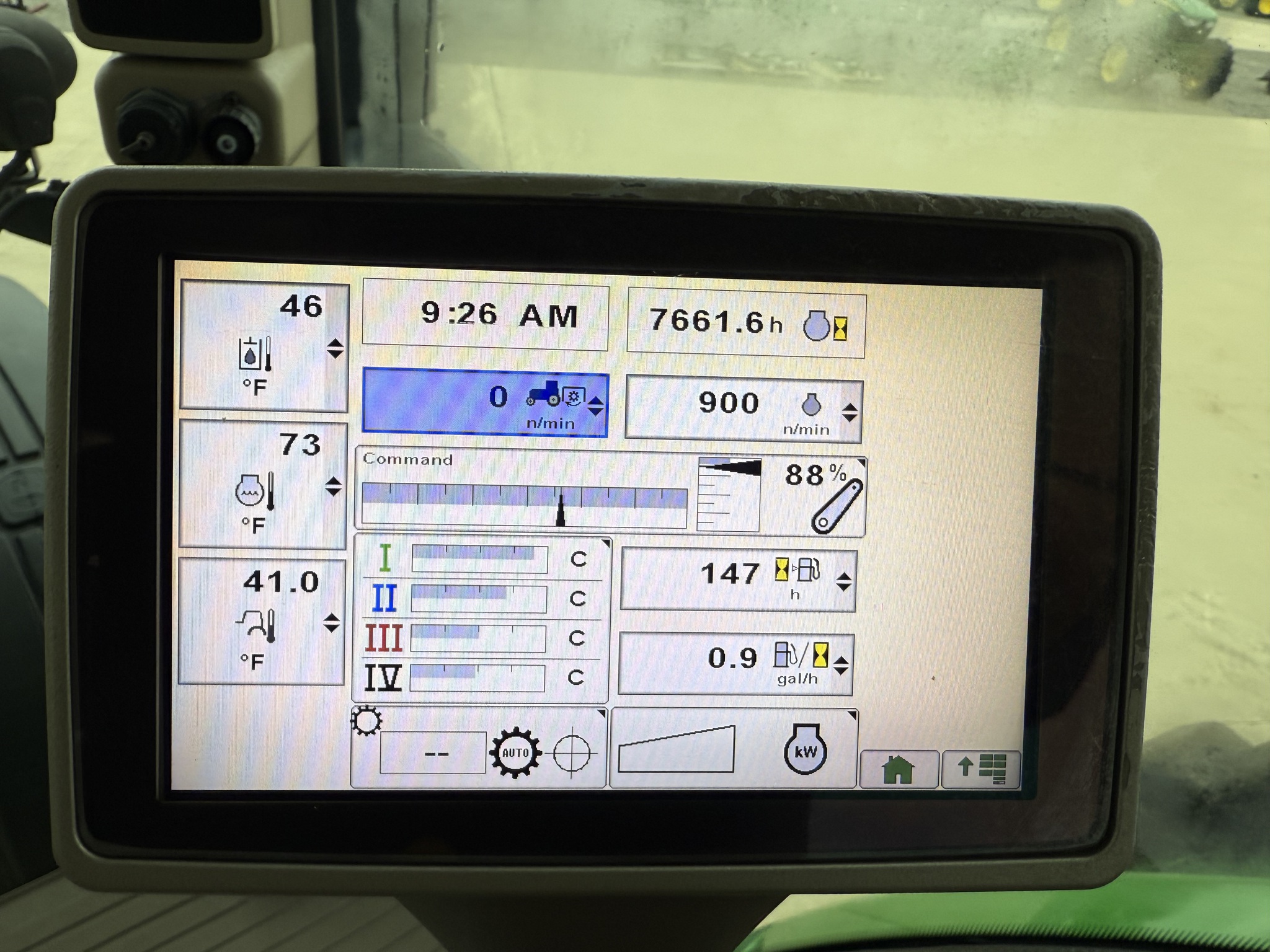 2012 John Deere 8235R Image 12