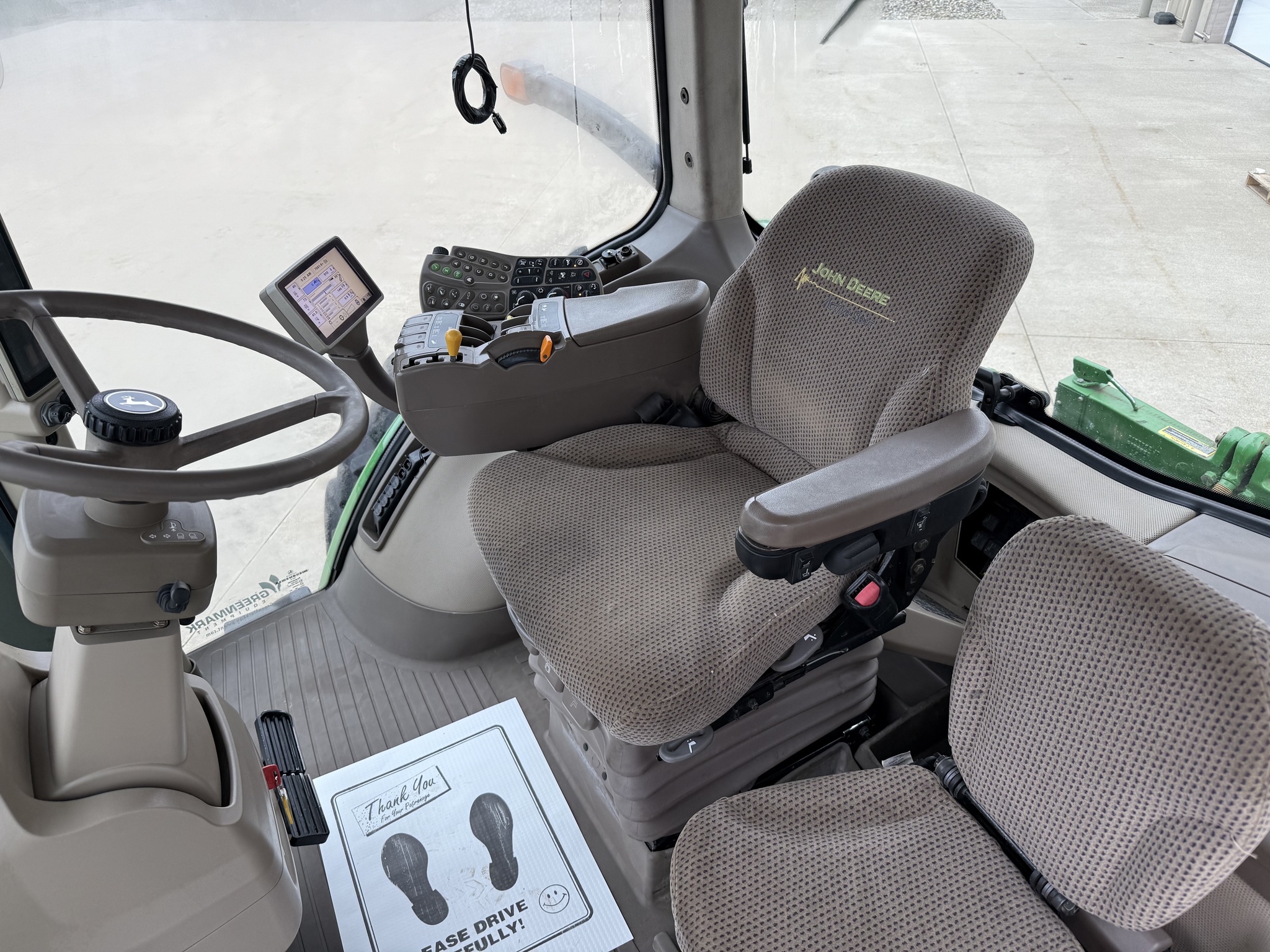 2012 John Deere 8235R Image 9