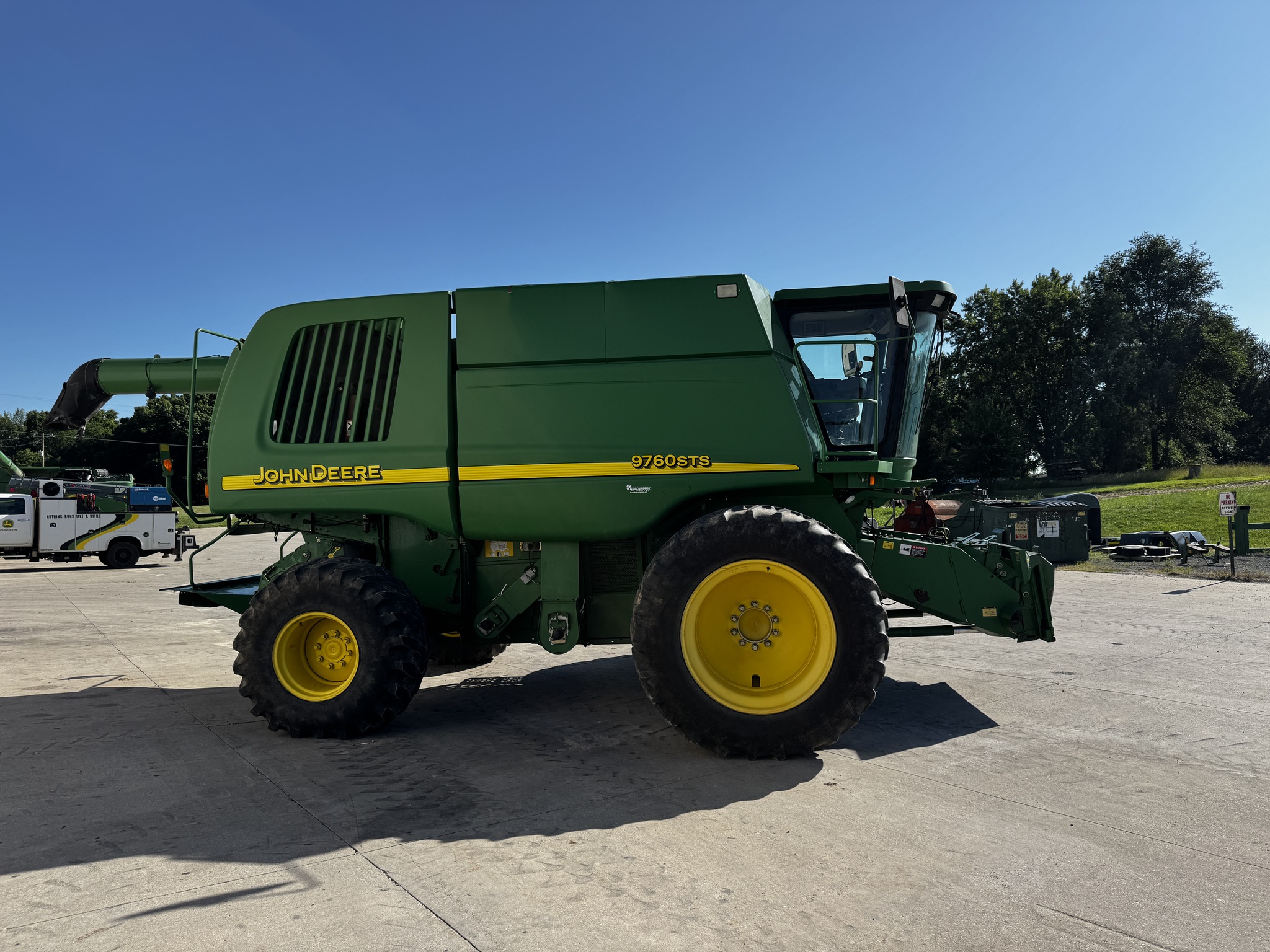 2005 John Deere 9760 STS Image 3