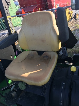 2002 John Deere 5220 Image 7