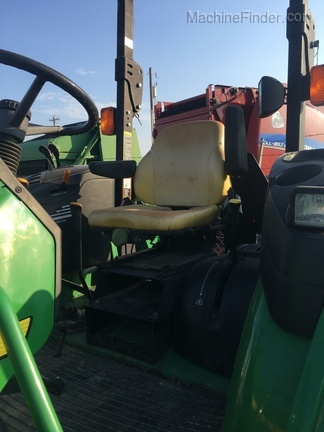 2002 John Deere 5220 Image 6