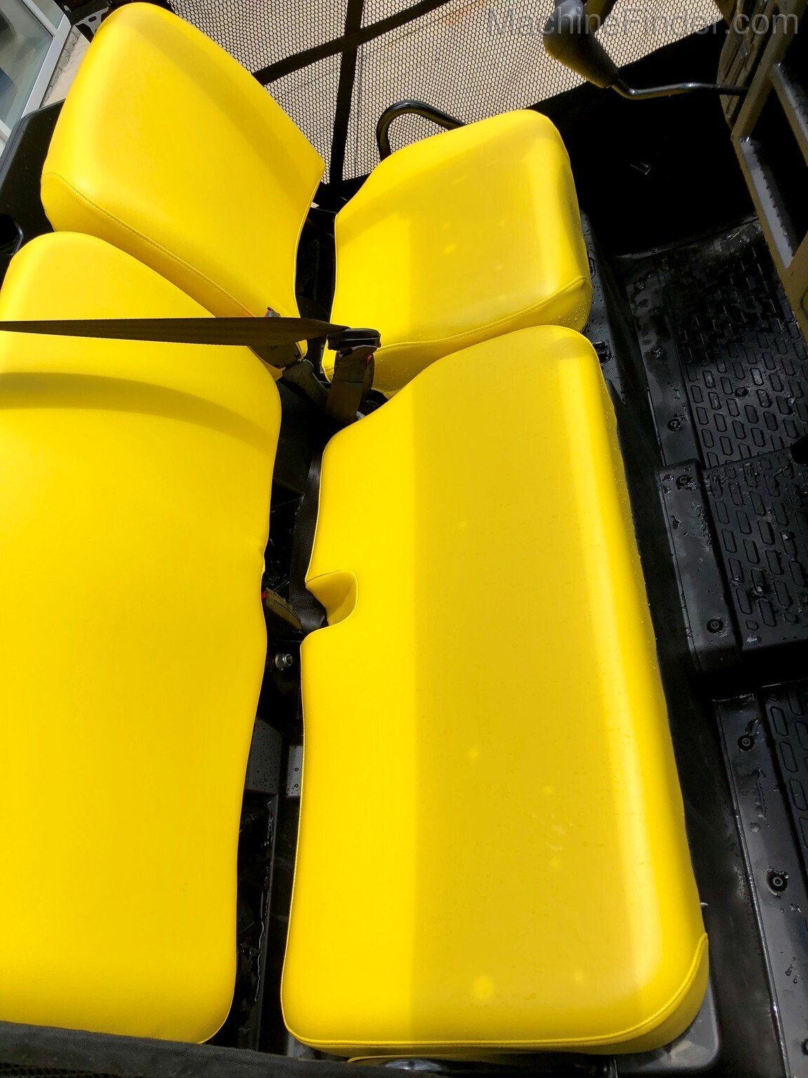 2020 John Deere XUV835E Image 9