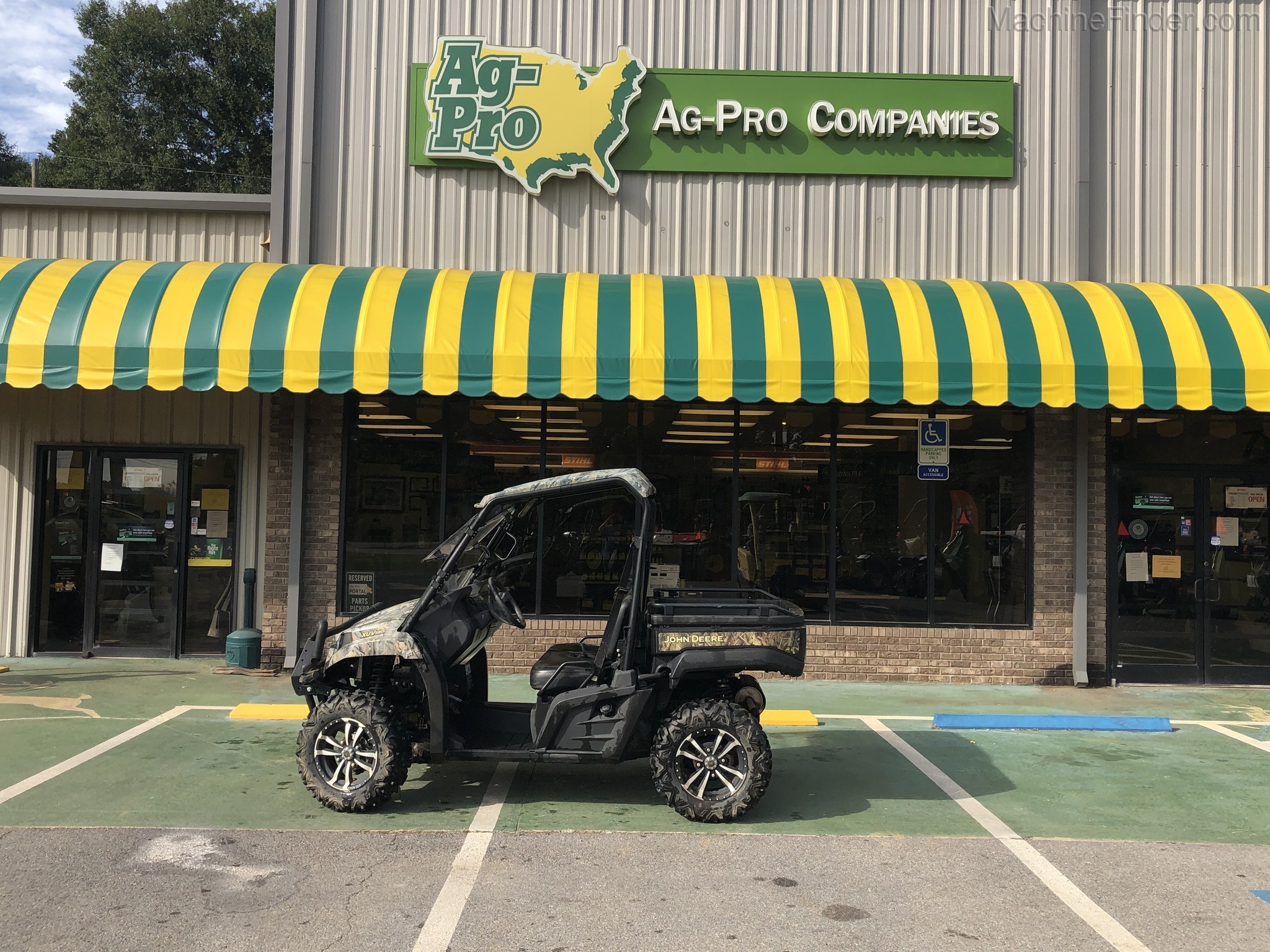 2016 John Deere 590i Image 1