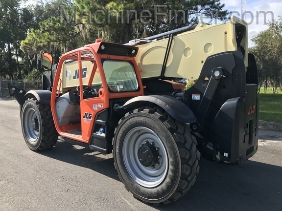2019 JLG 1055 Image 3