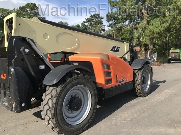 2019 JLG 1055 Image 5