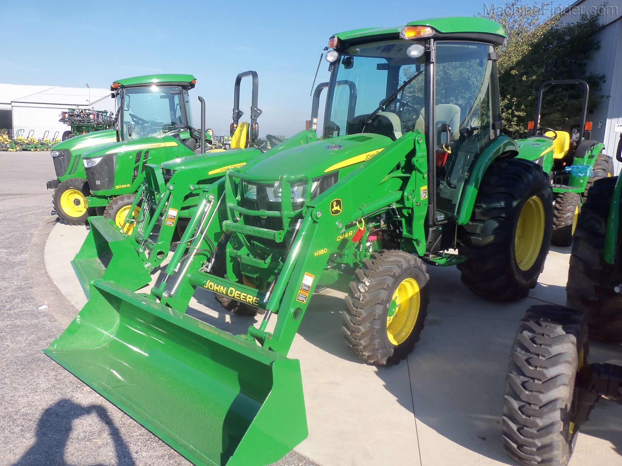 2020 John Deere 4044R Image 2