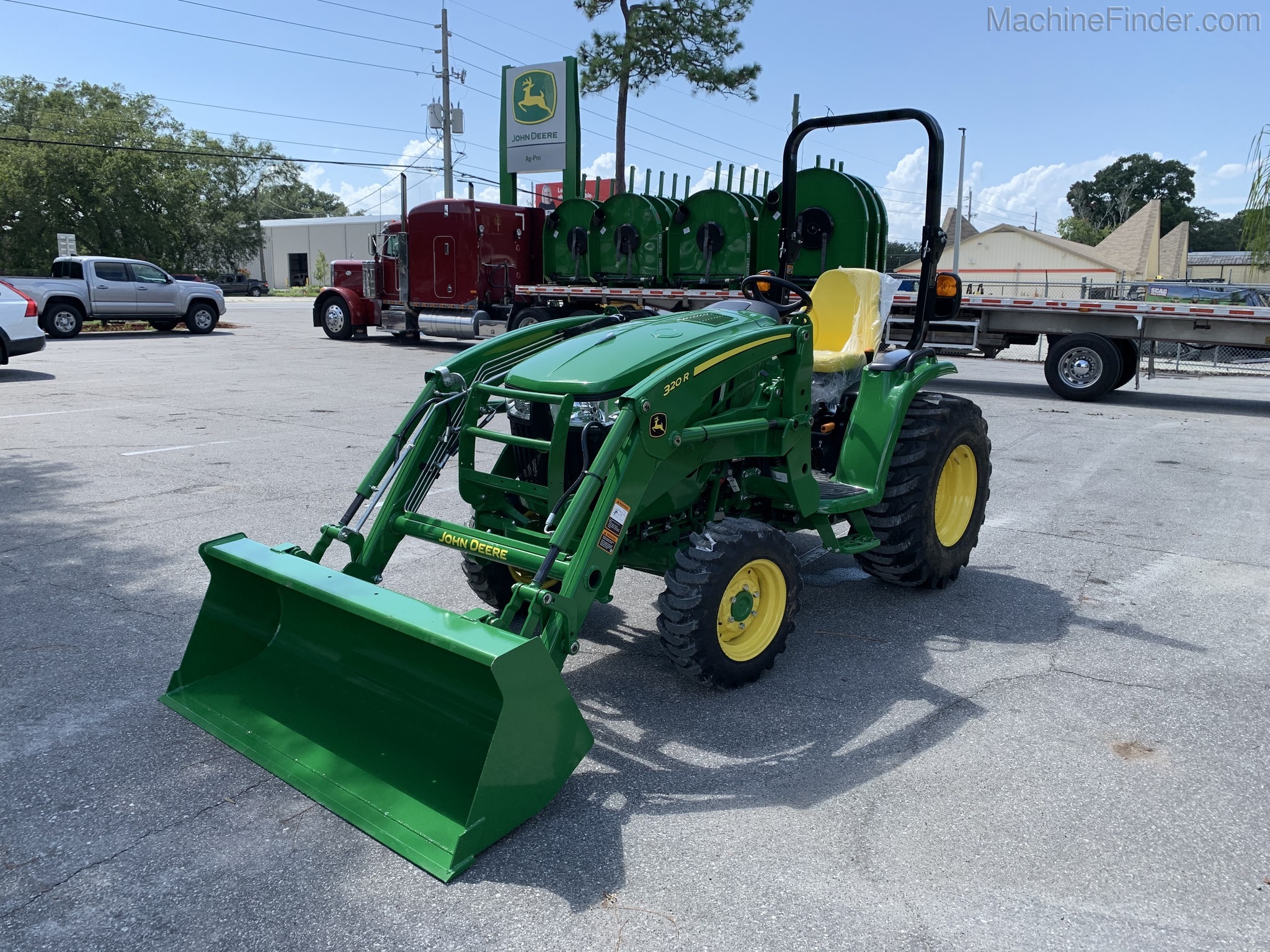 2020 John Deere 3033R Image 1