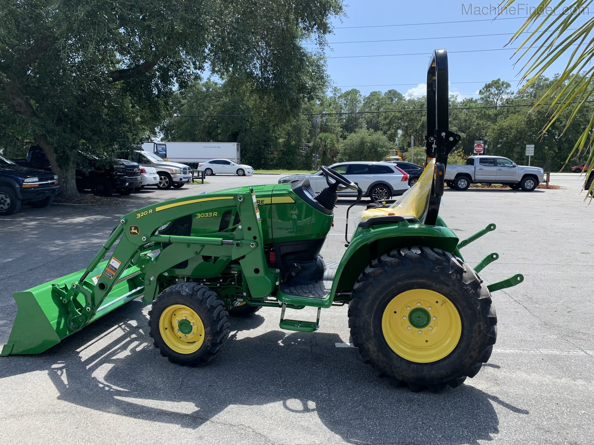 2020 John Deere 3033R Image 4