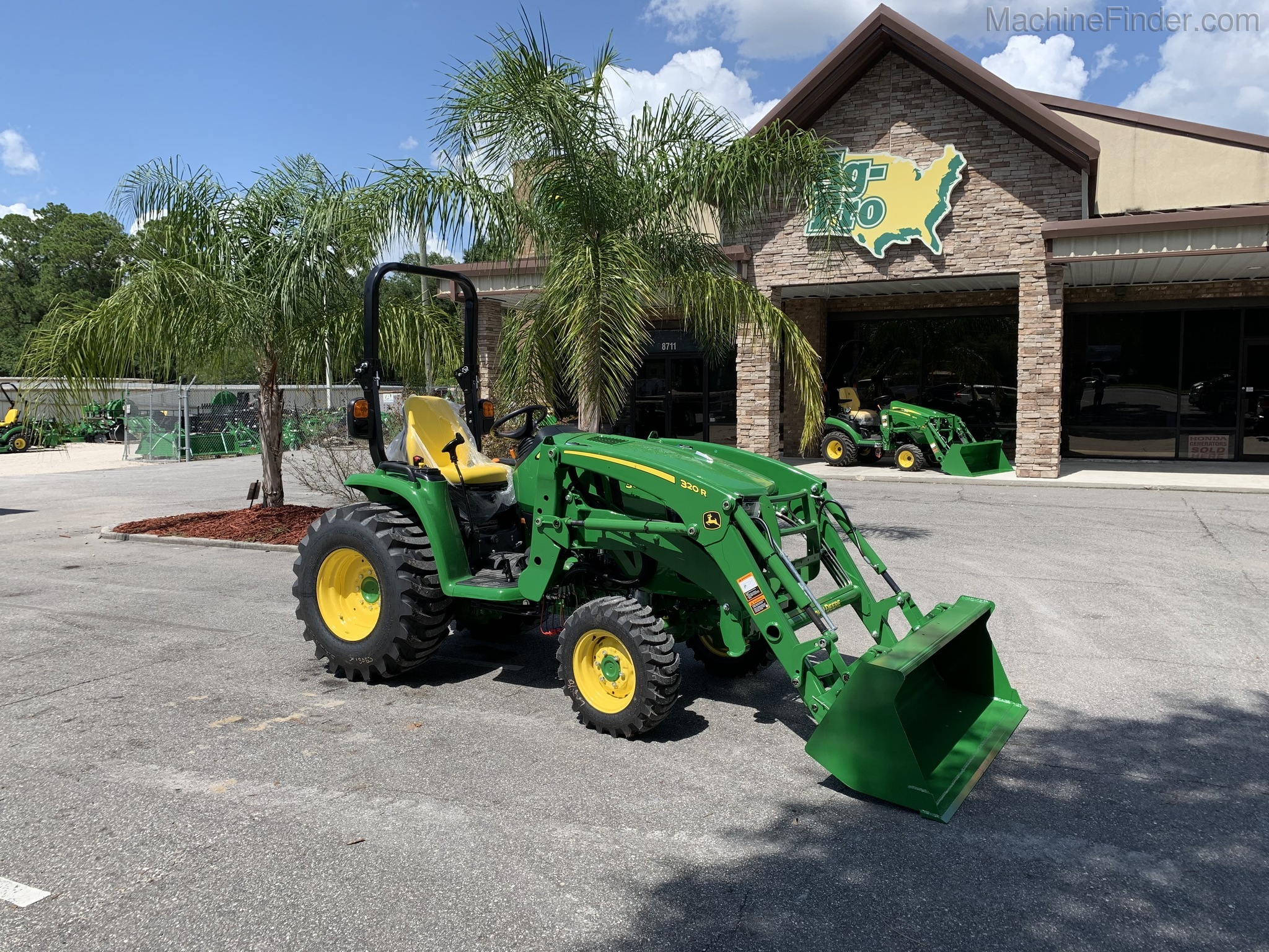 2020 John Deere 3033R Image 3