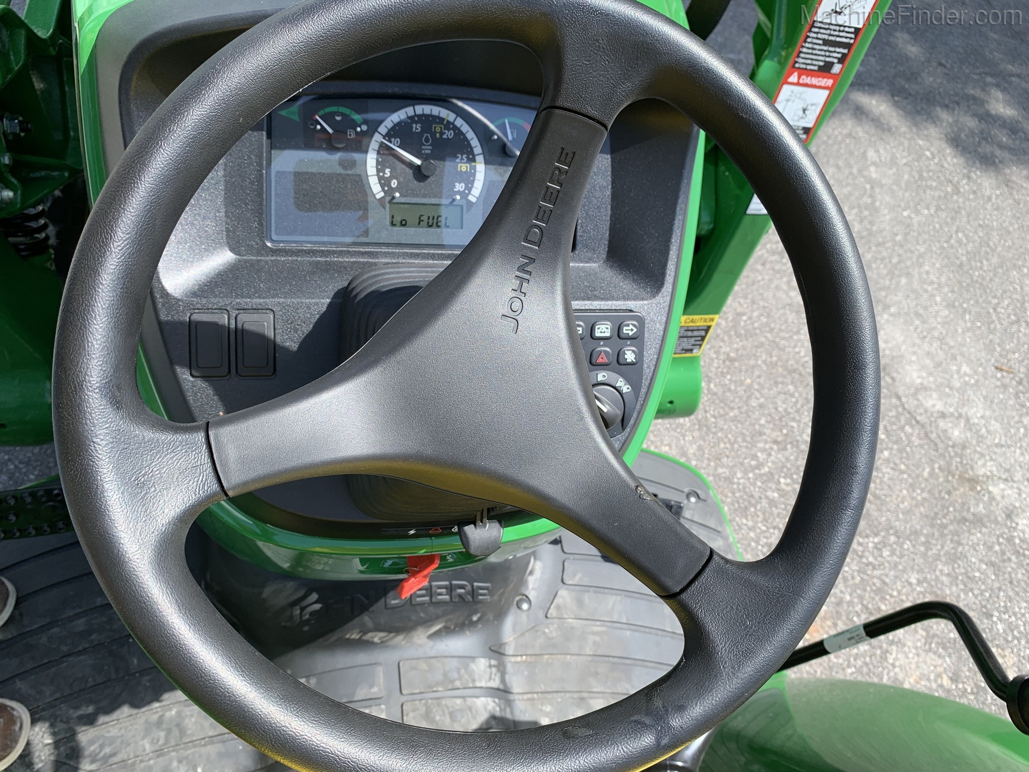 2020 John Deere 3033R Image 7