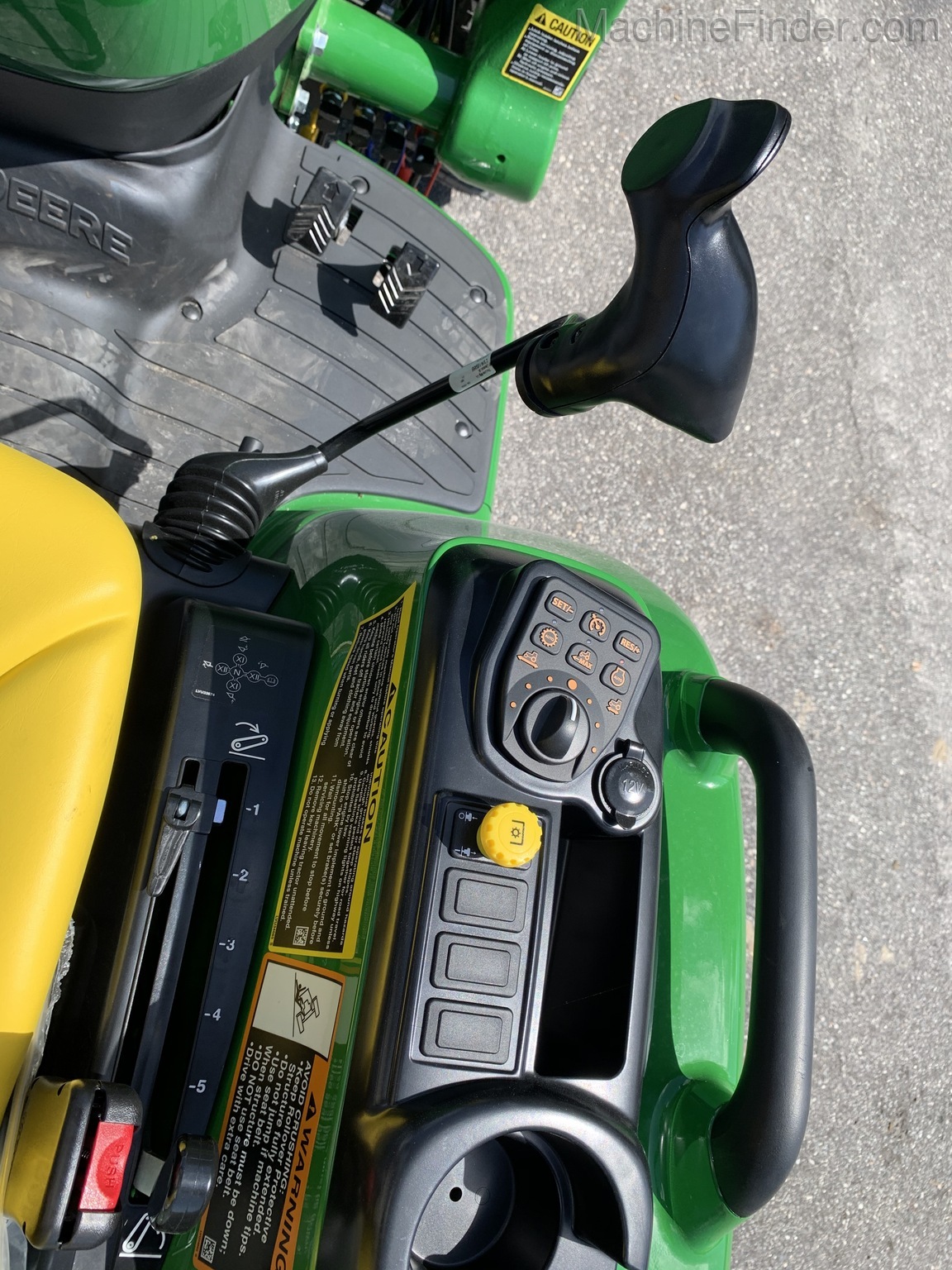 2020 John Deere 3033R Image 8