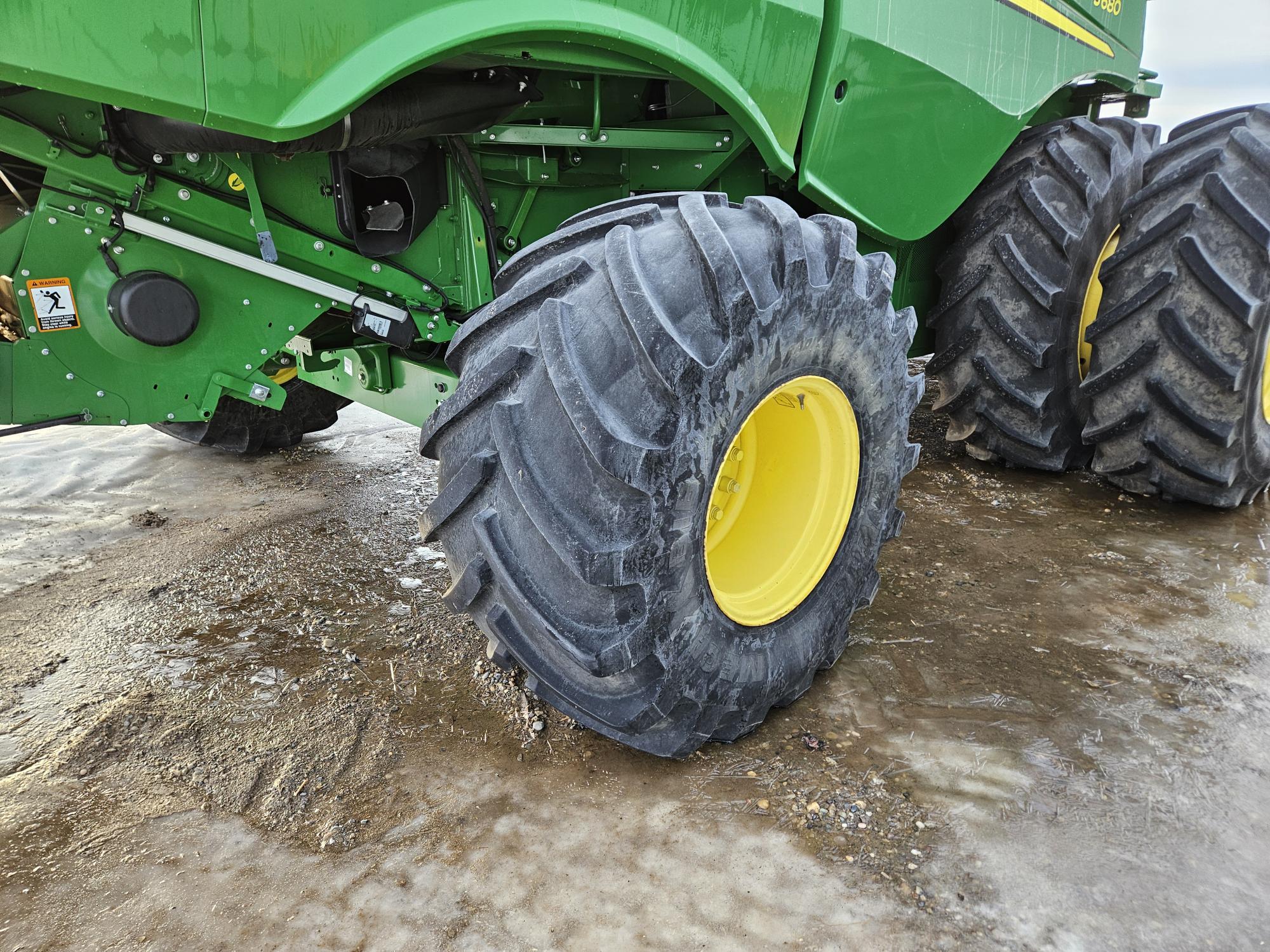2015 John Deere S680 Image 6