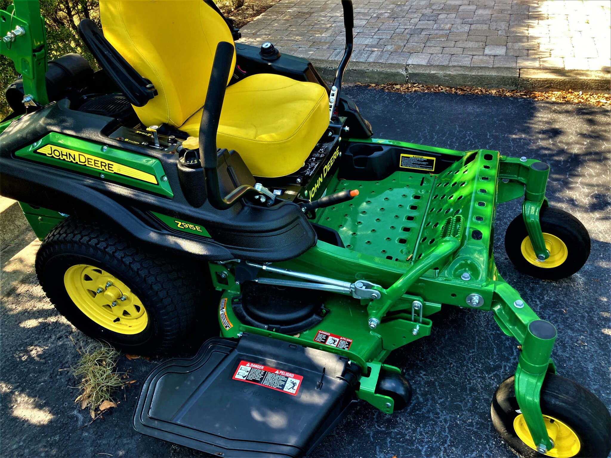 2023 John Deere Z915E Image 4