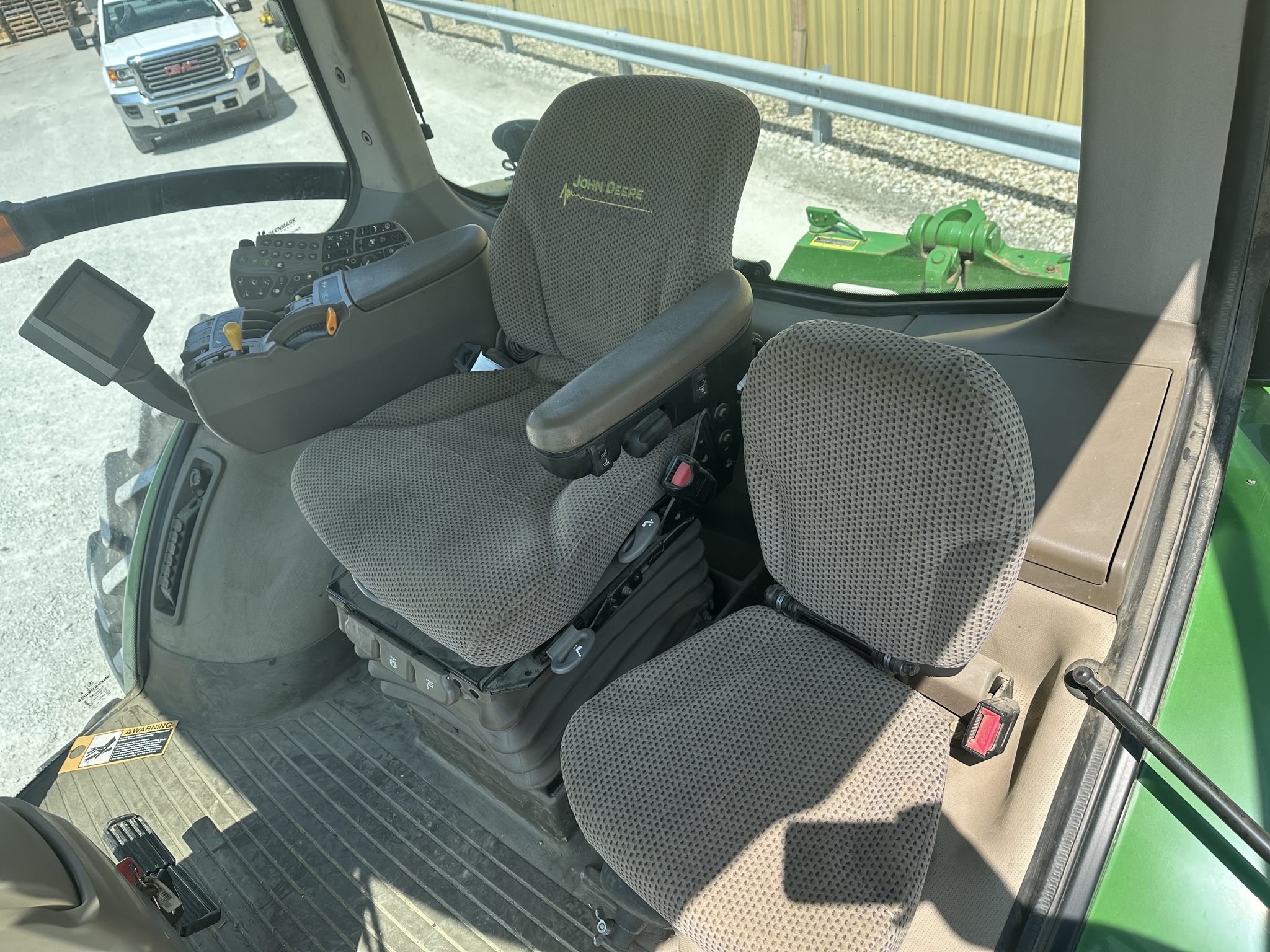 2012 John Deere 8335R Image 9