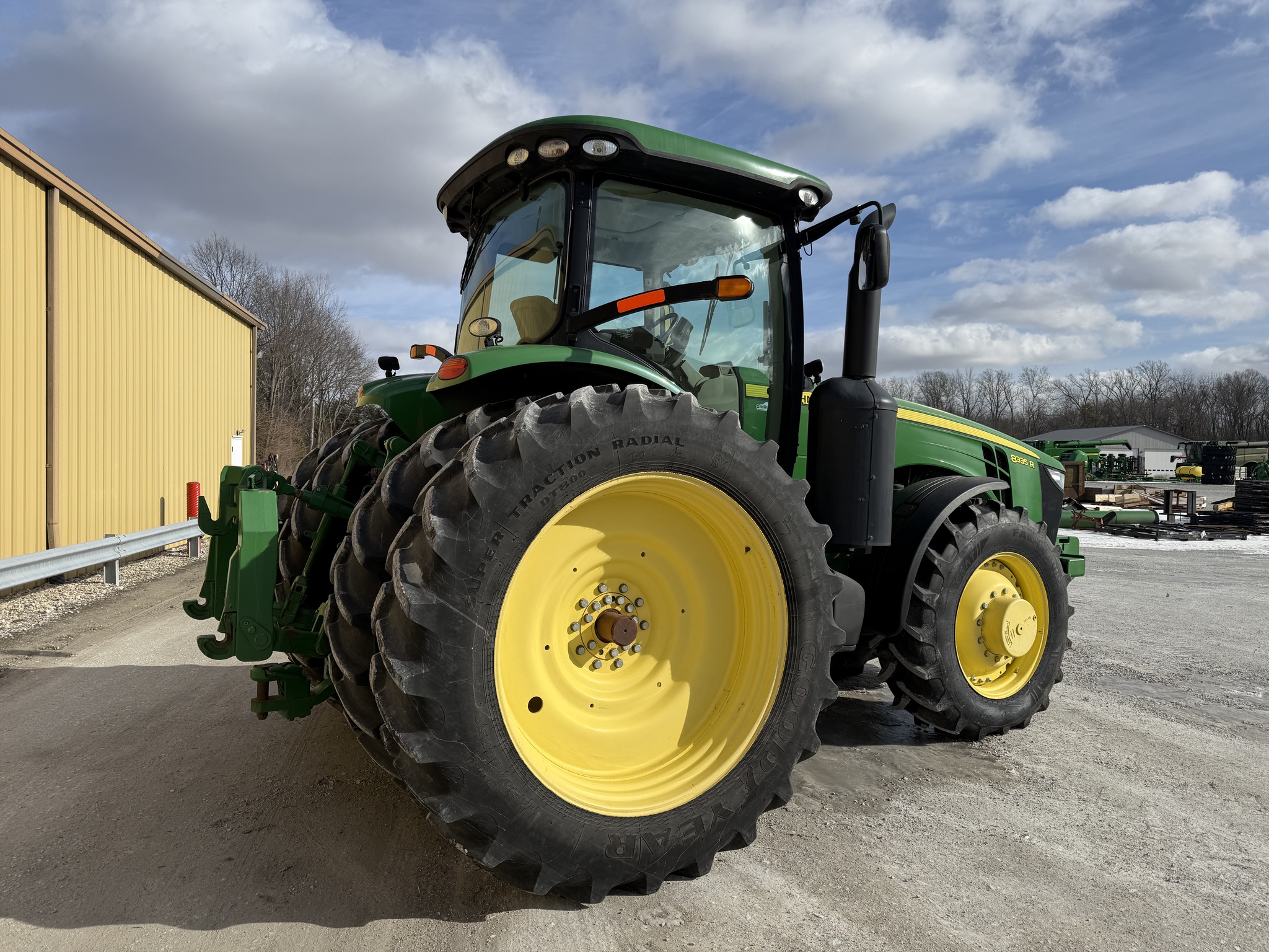 2012 John Deere 8335R Image 3