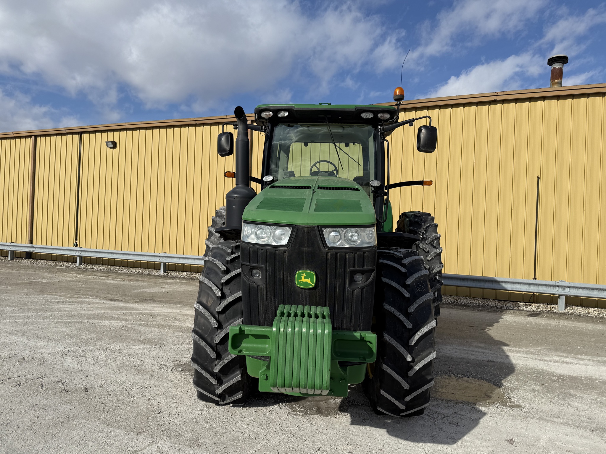 2012 John Deere 8335R Image 8
