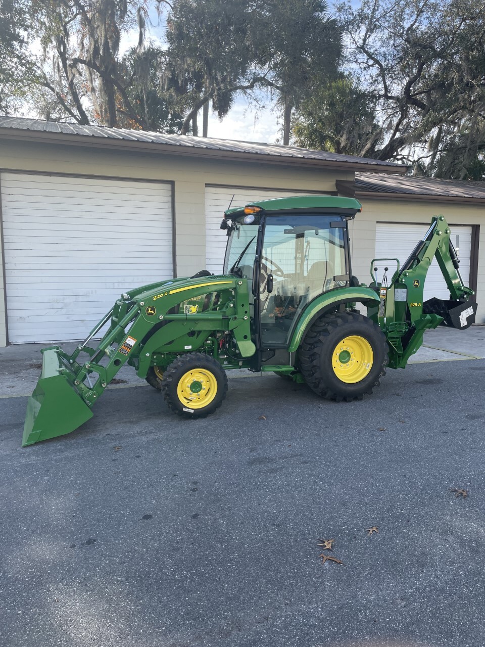 2023 John Deere 3033R Image 1