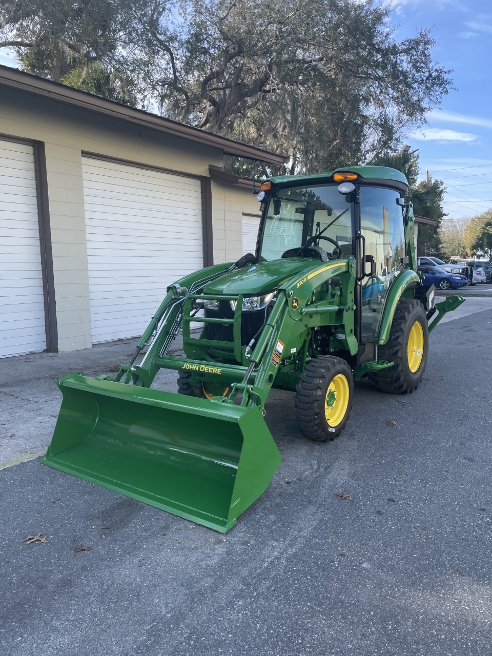 2023 John Deere 3033R Image 2