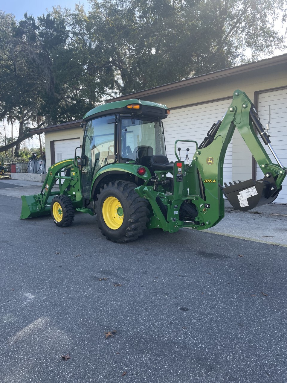 2023 John Deere 3033R Image 3
