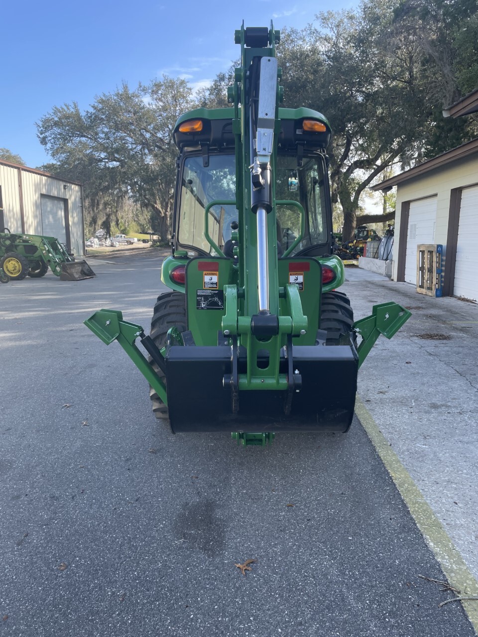 2023 John Deere 3033R Image 4