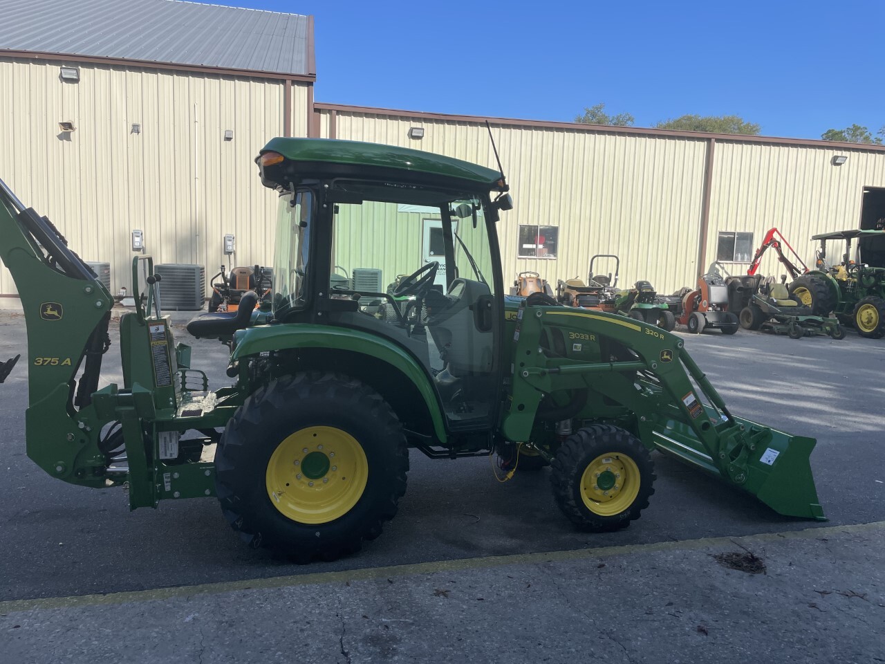 2023 John Deere 3033R Image 6