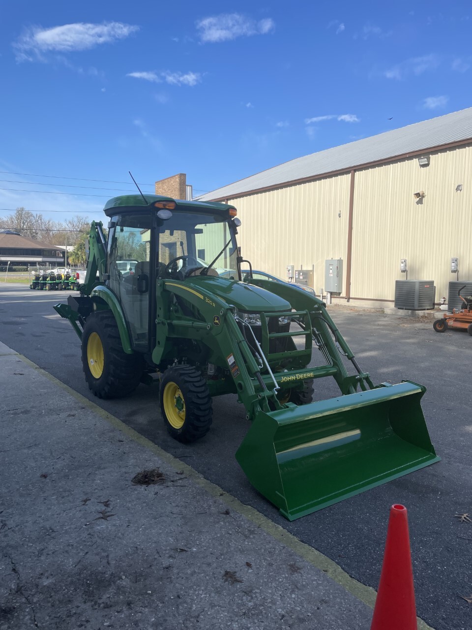 2023 John Deere 3033R Image 7