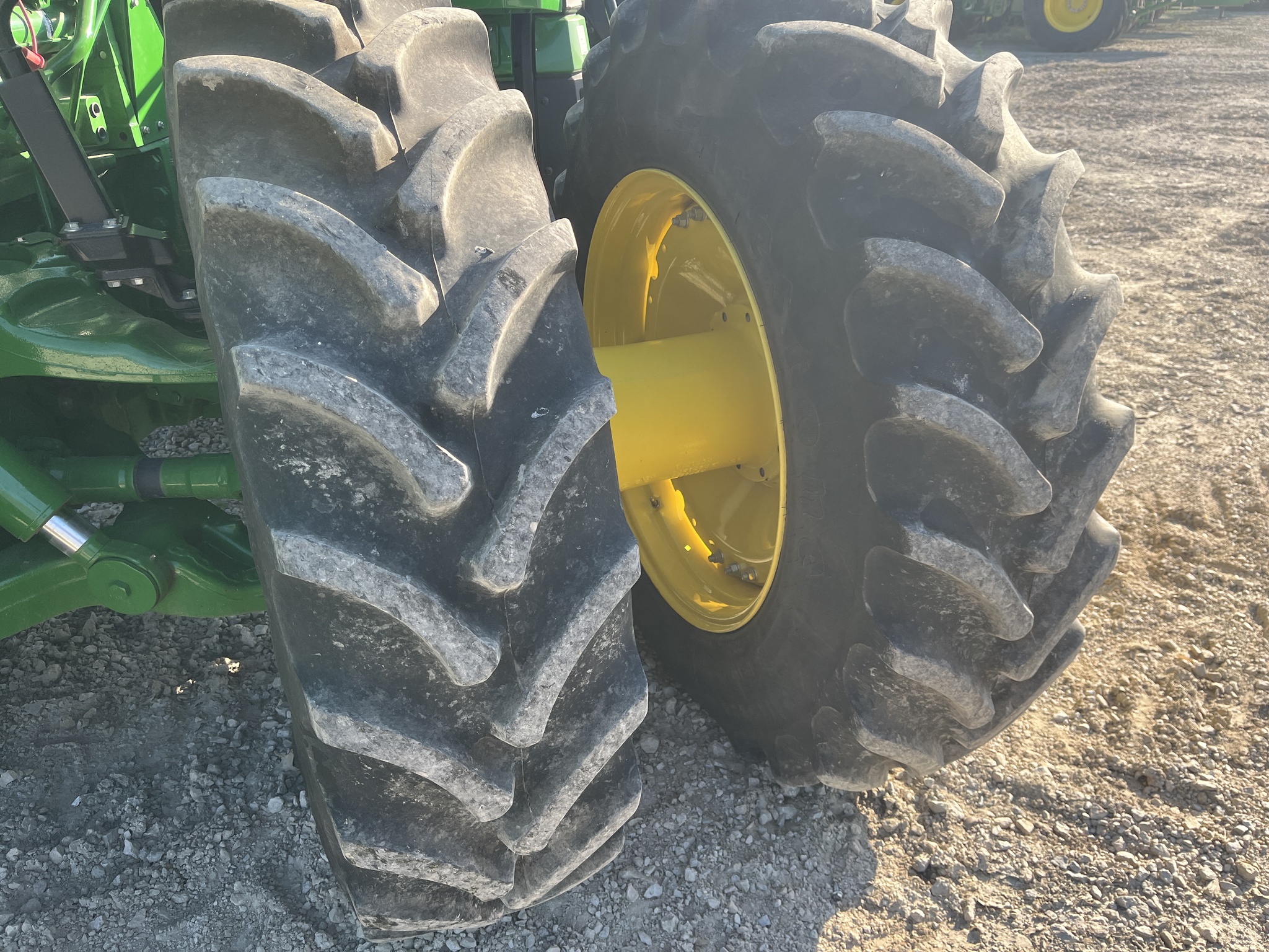  2023 John Deere 8R 370 at Heritage Tractor in Kewanee, IL