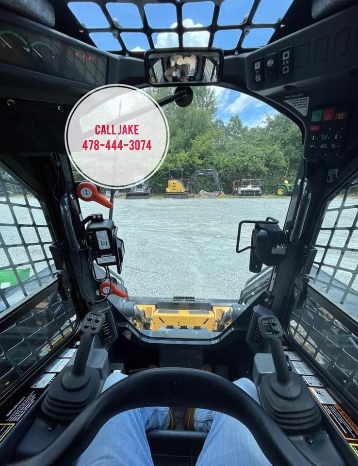 2023 John Deere 320G Image 4