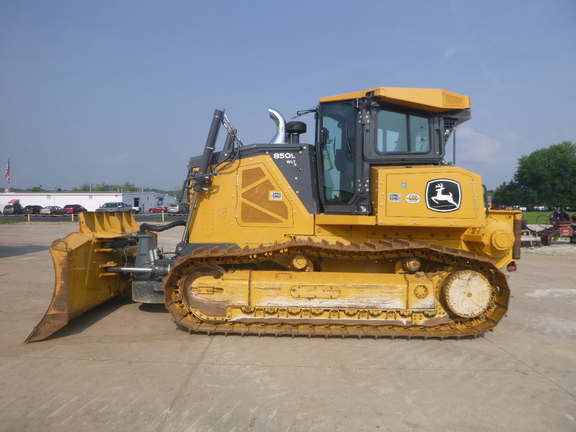 Photo of a 2023 John Deere 850L