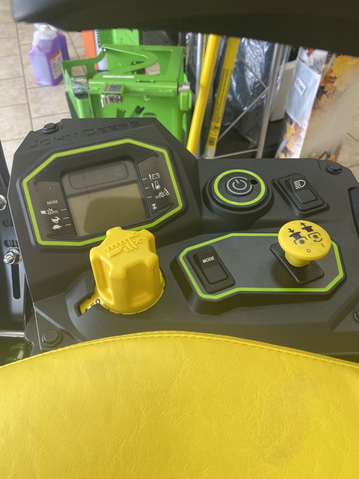 2023 John Deere Z370R Image 3