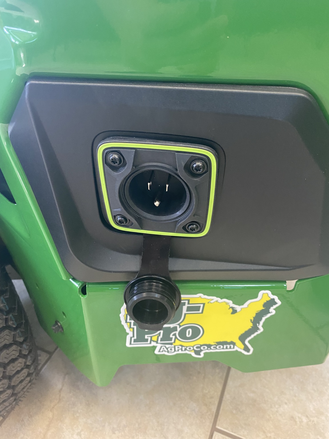 2023 John Deere Z370R Image 5