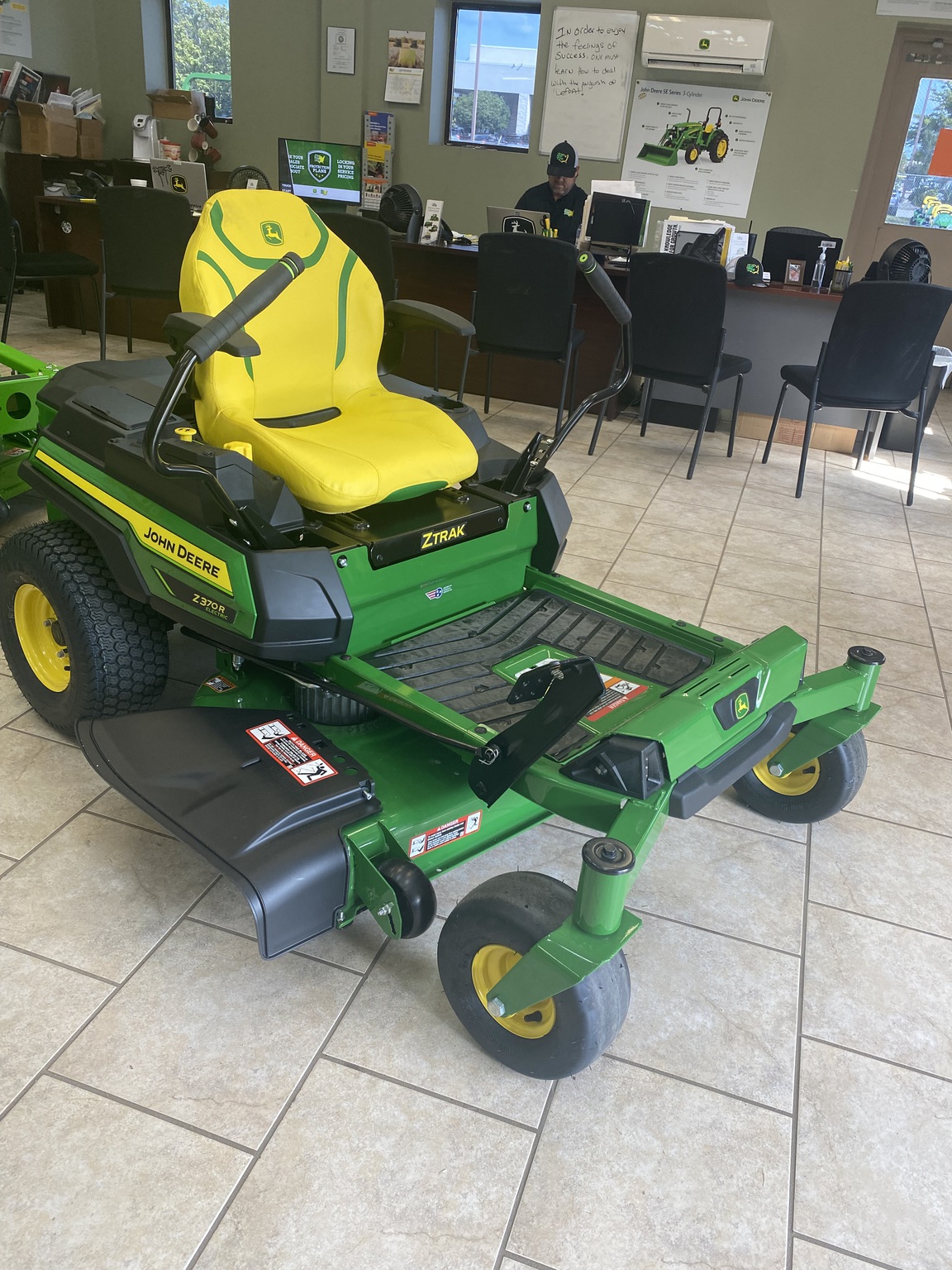 2023 John Deere Z370R Image 1