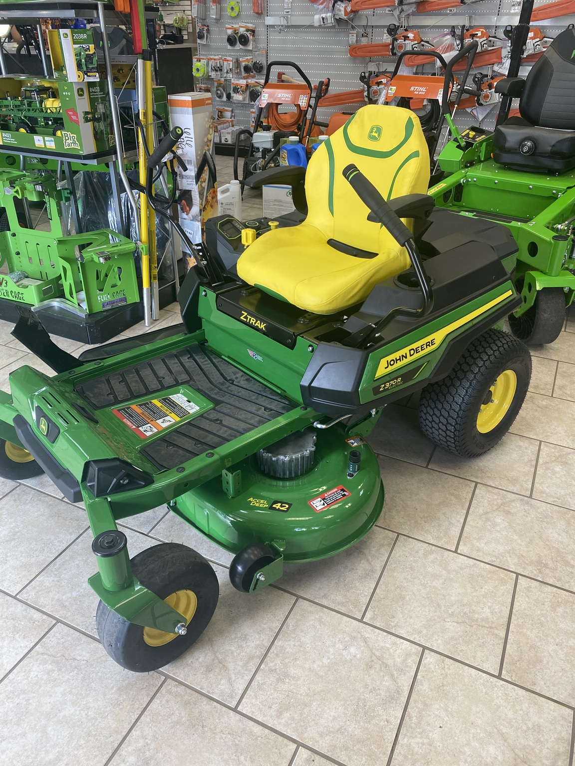 2023 John Deere Z370R Image 2