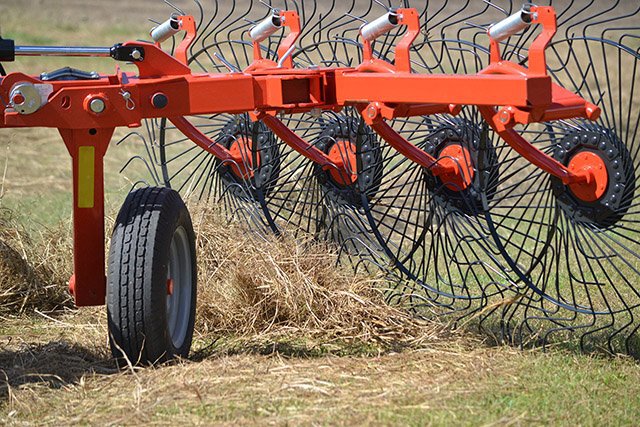 2023 Monroe 10 wheel agline rake Image 3