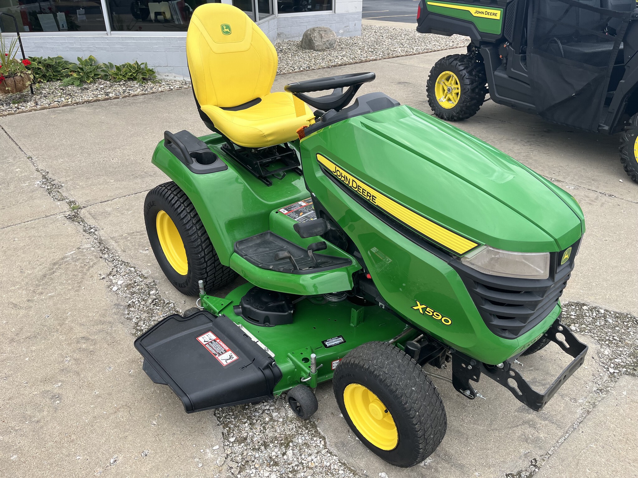 2024 John Deere X590 Image 3