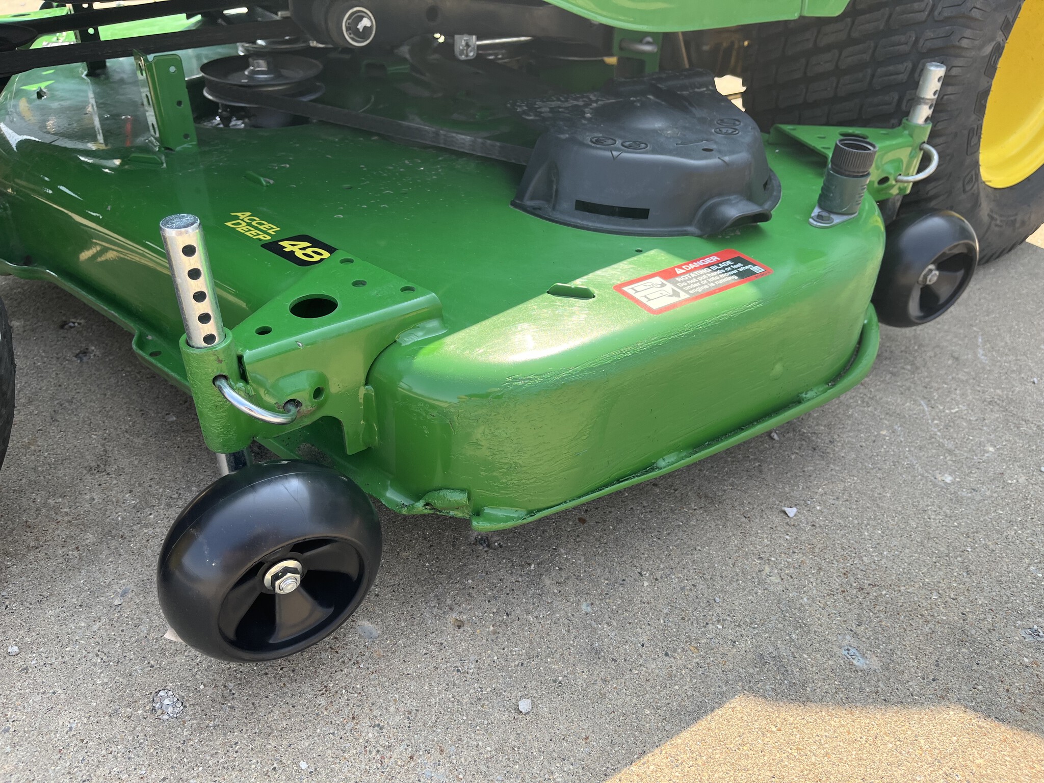2024 John Deere X590 Image 6
