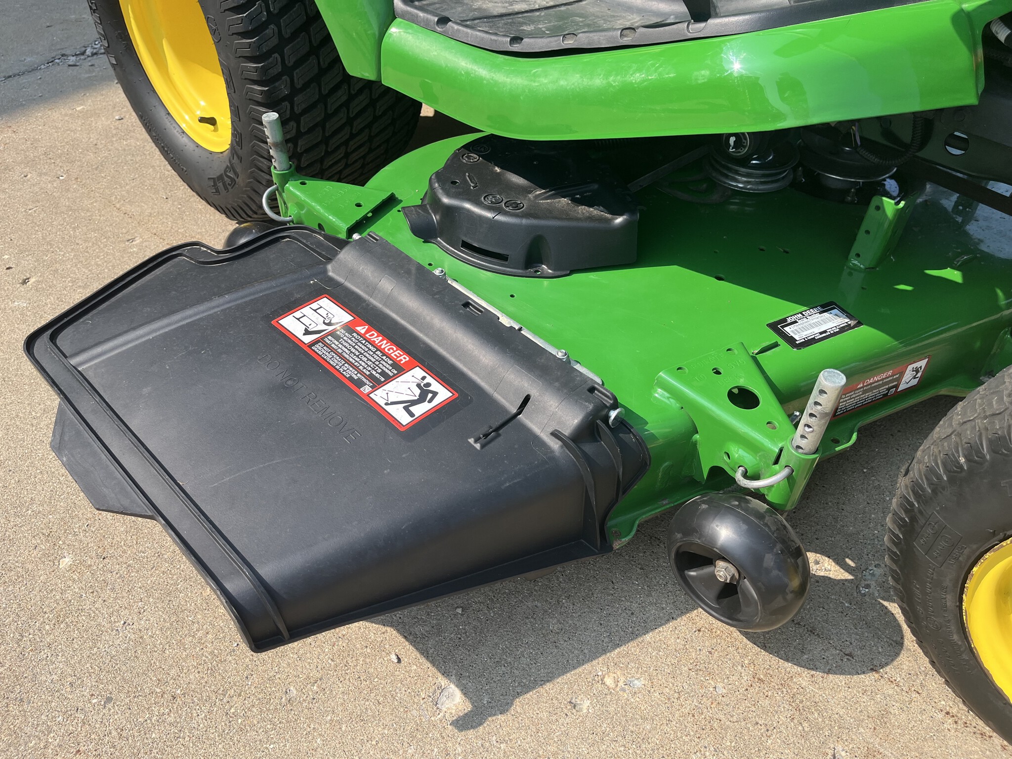 2024 John Deere X590 Image 7