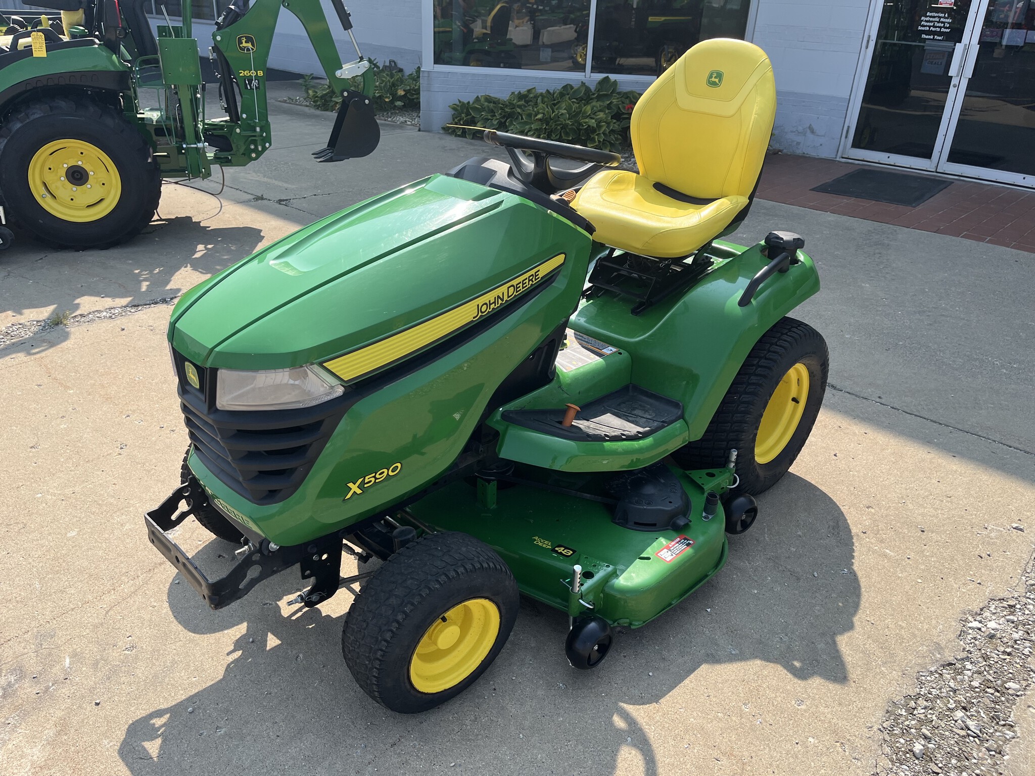 2024 John Deere X590 Image 3