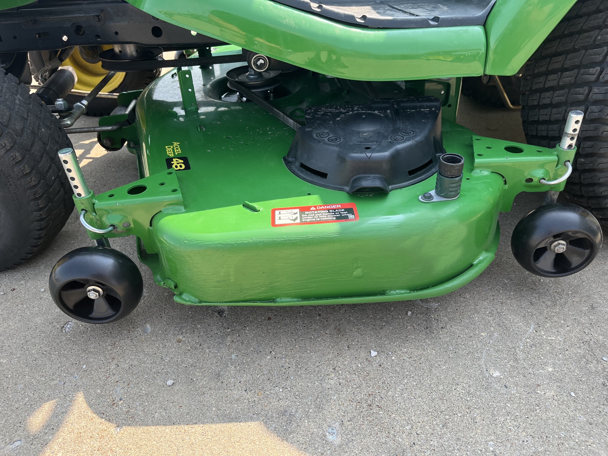 2024 John Deere X590 Image 5