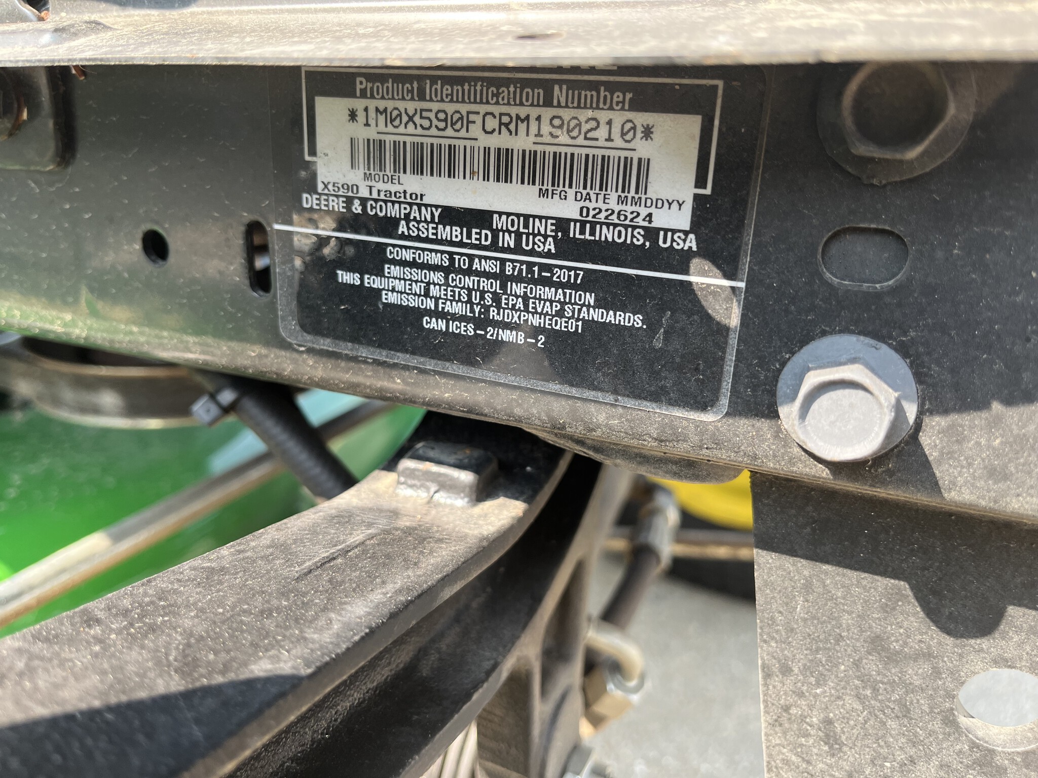 2024 John Deere X590 Image 9