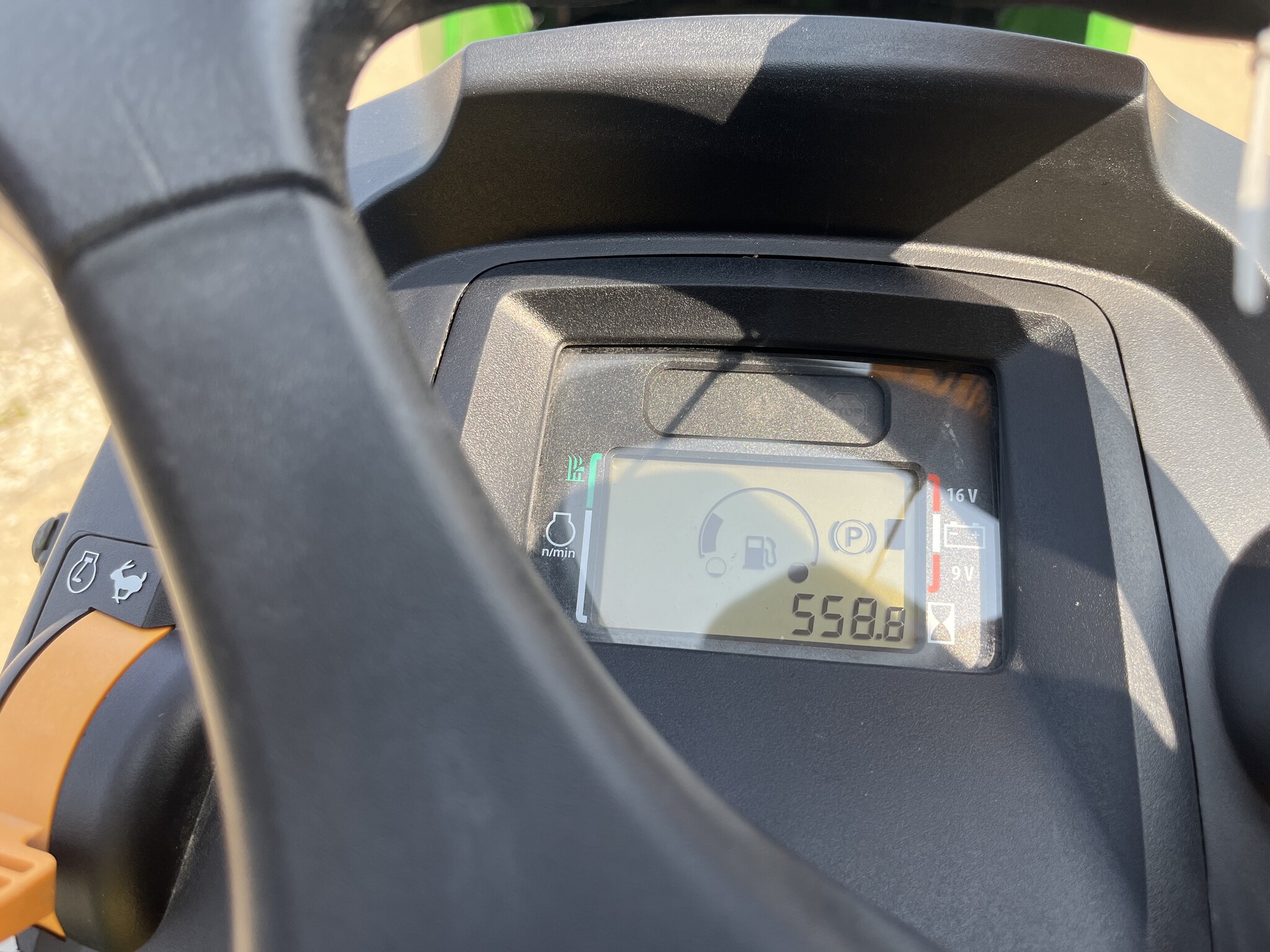 2024 John Deere X590 Image 10