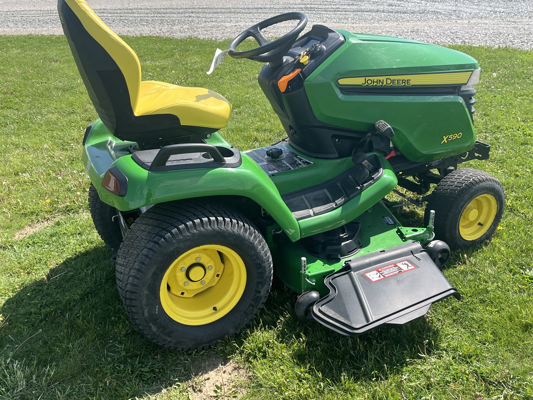2024 John Deere X590 Image 5