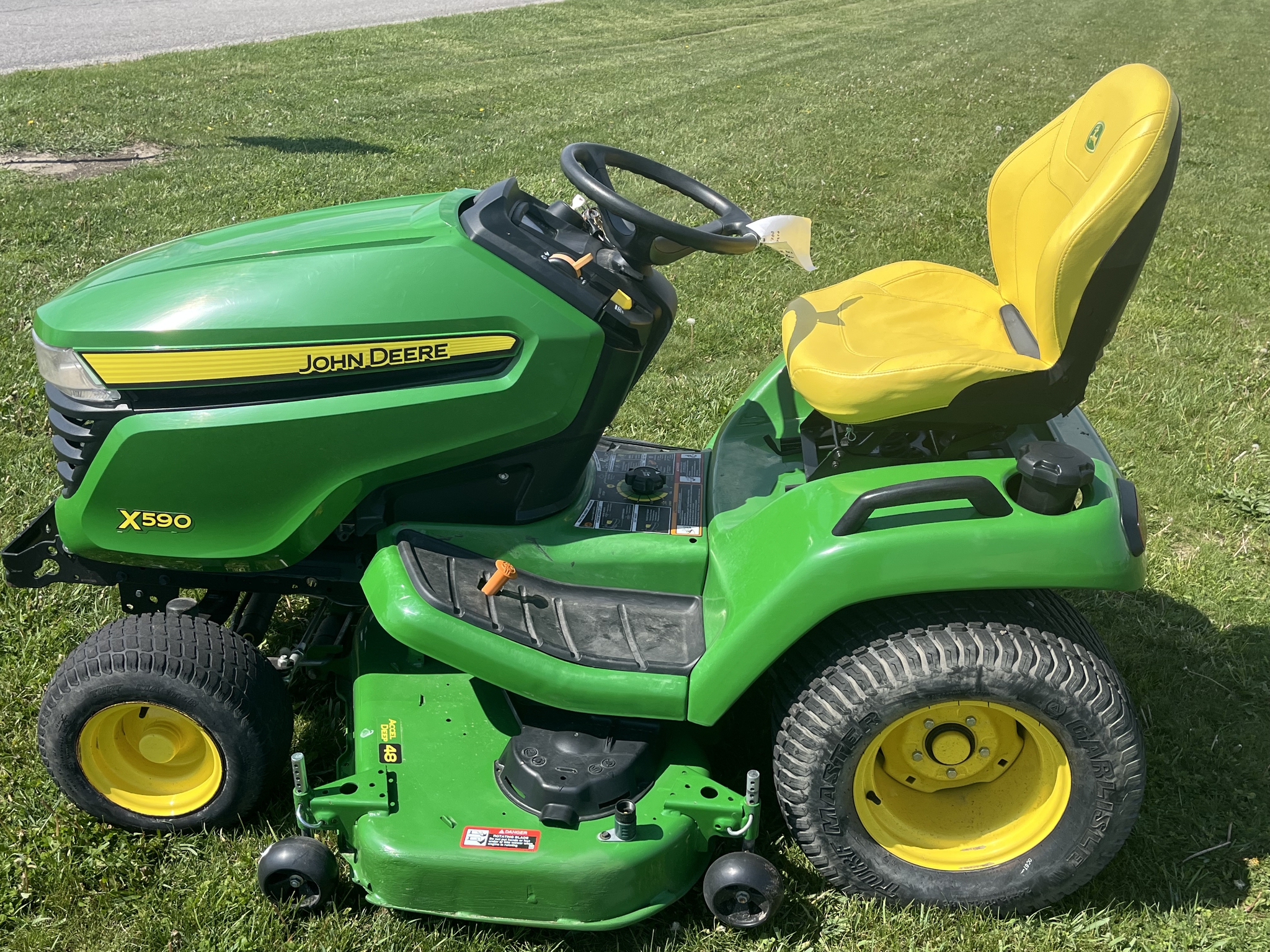 2024 John Deere X590 Image 8