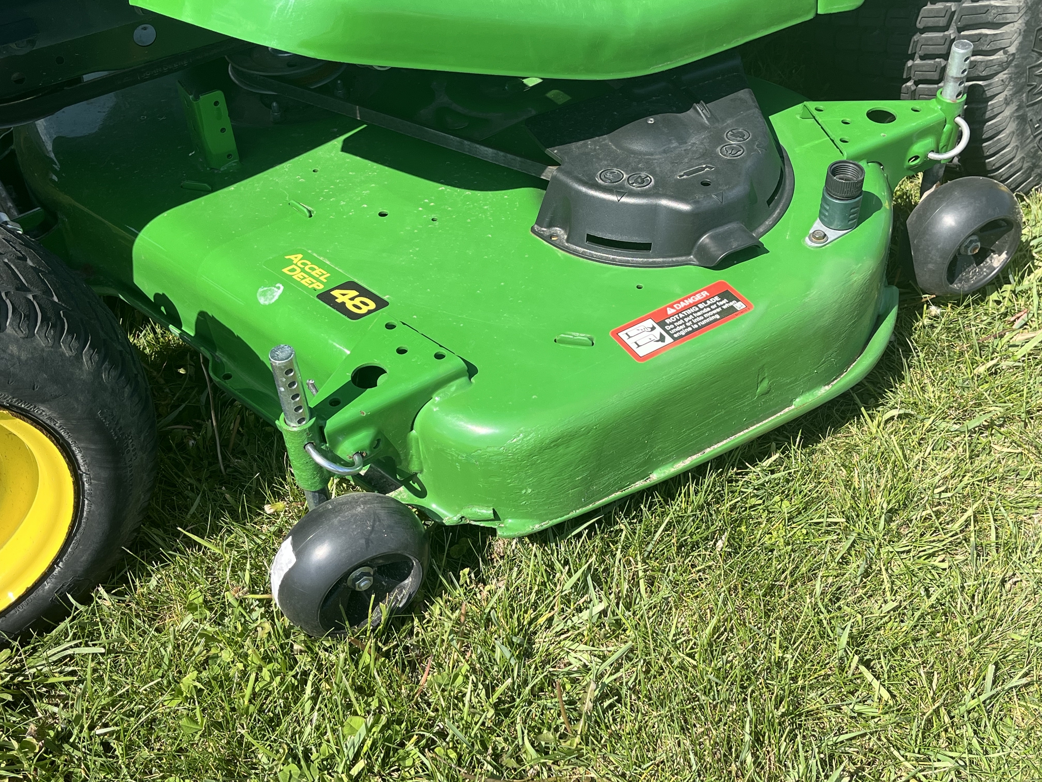 2024 John Deere X590 Image 9