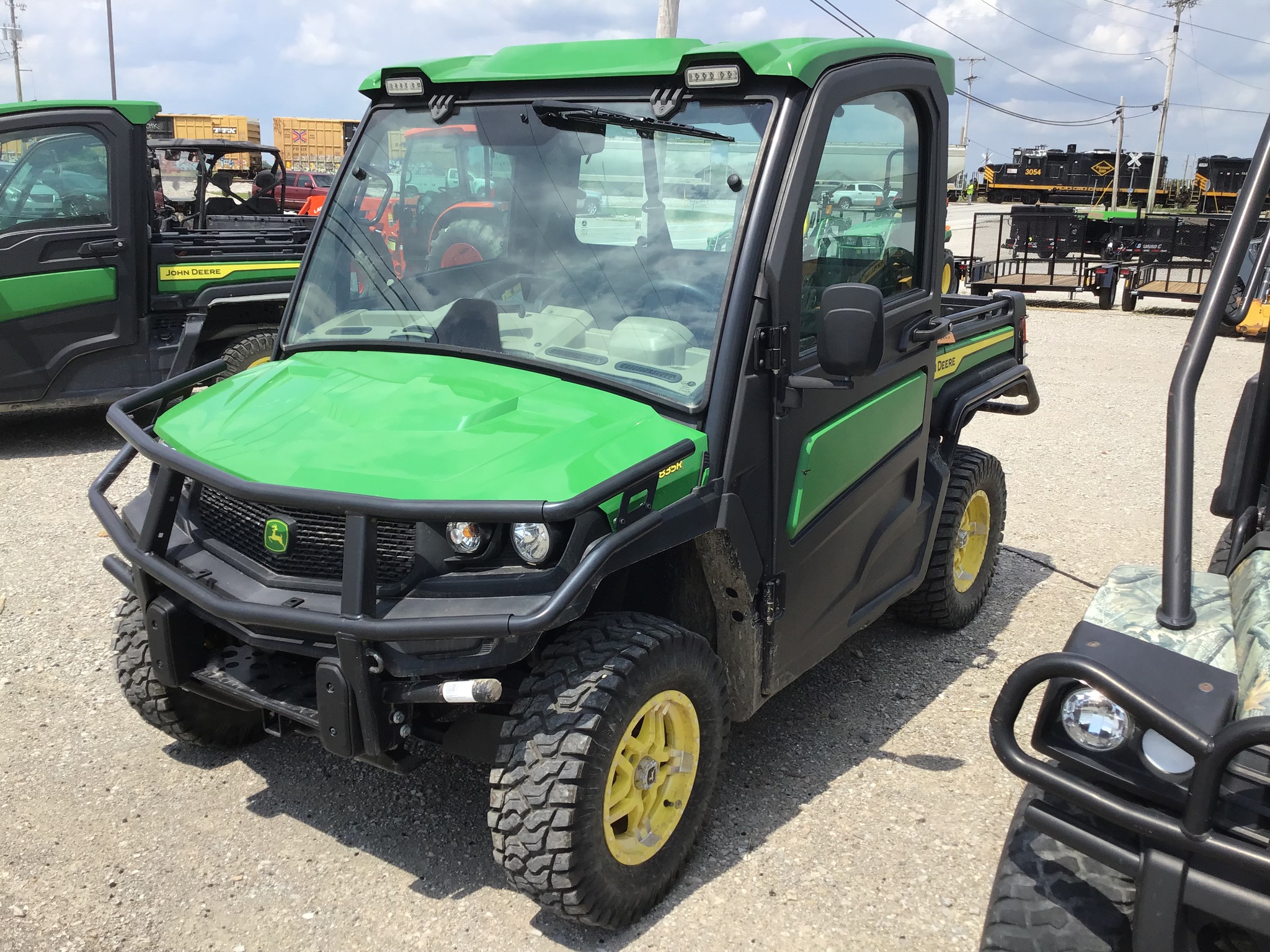 2023 John Deere XUV 835R Image 2