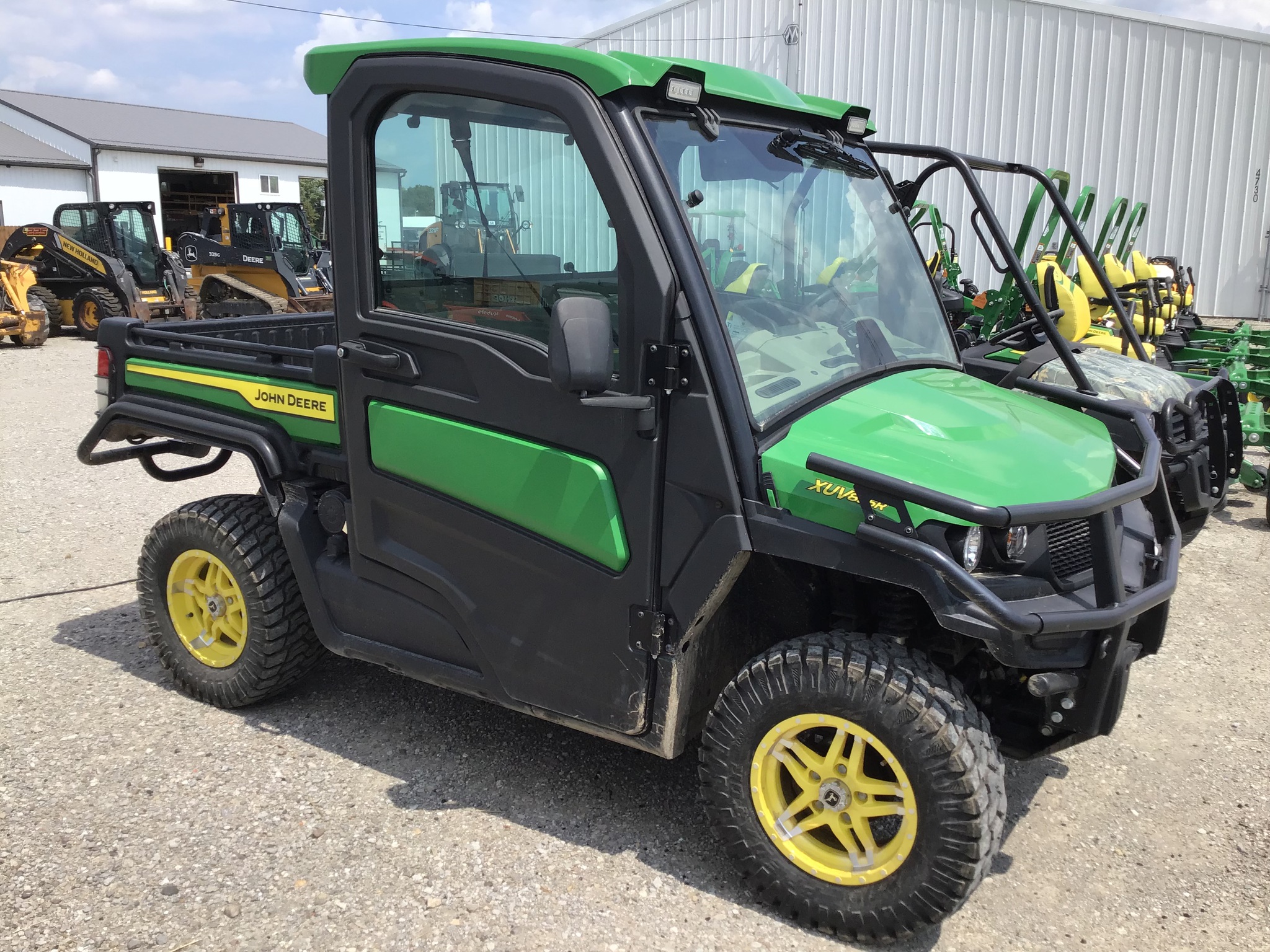 2023 John Deere XUV 835R Image 1