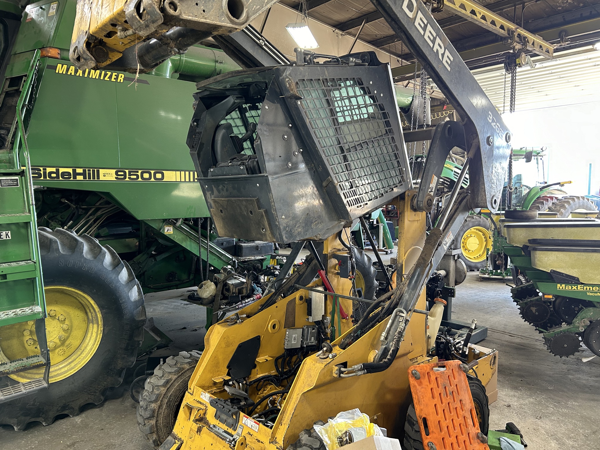 2015 John Deere 326E Skid Steer Loaders Elkader, IA