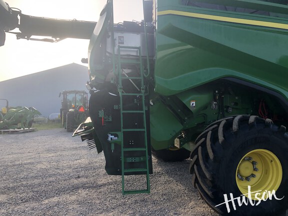 Photo of 2024 John Deere X9 1000