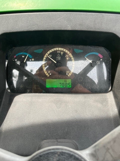 2015 John Deere 5045E Image 6